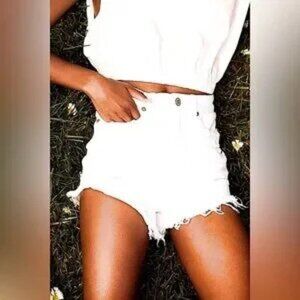 Women's White Denim Shorts Sexy Cutters Nwot Raw Hem Mint